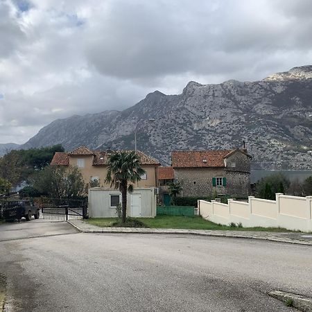 Apartman Mia Risan Esterno foto