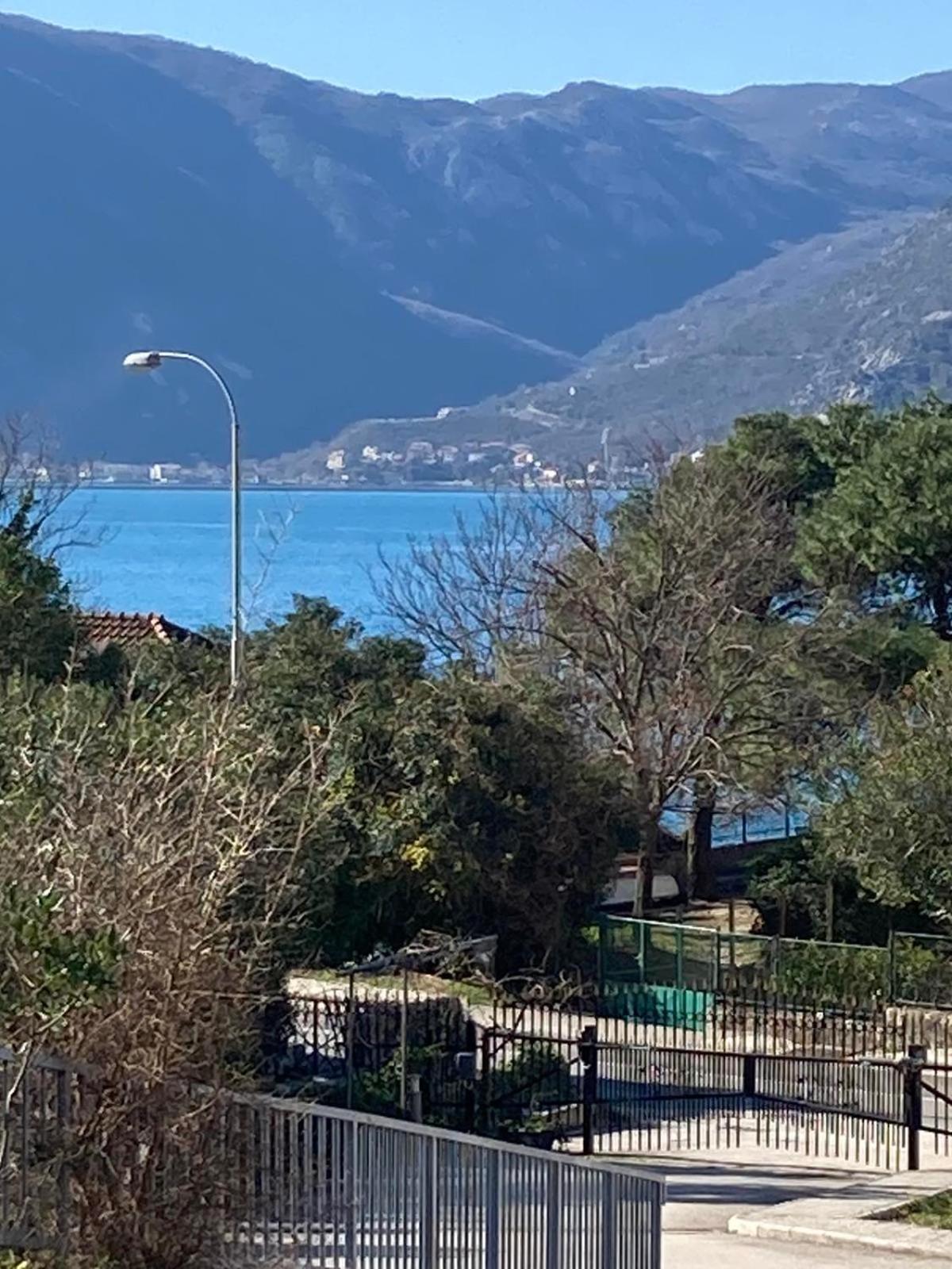 Apartman Mia Risan Esterno foto