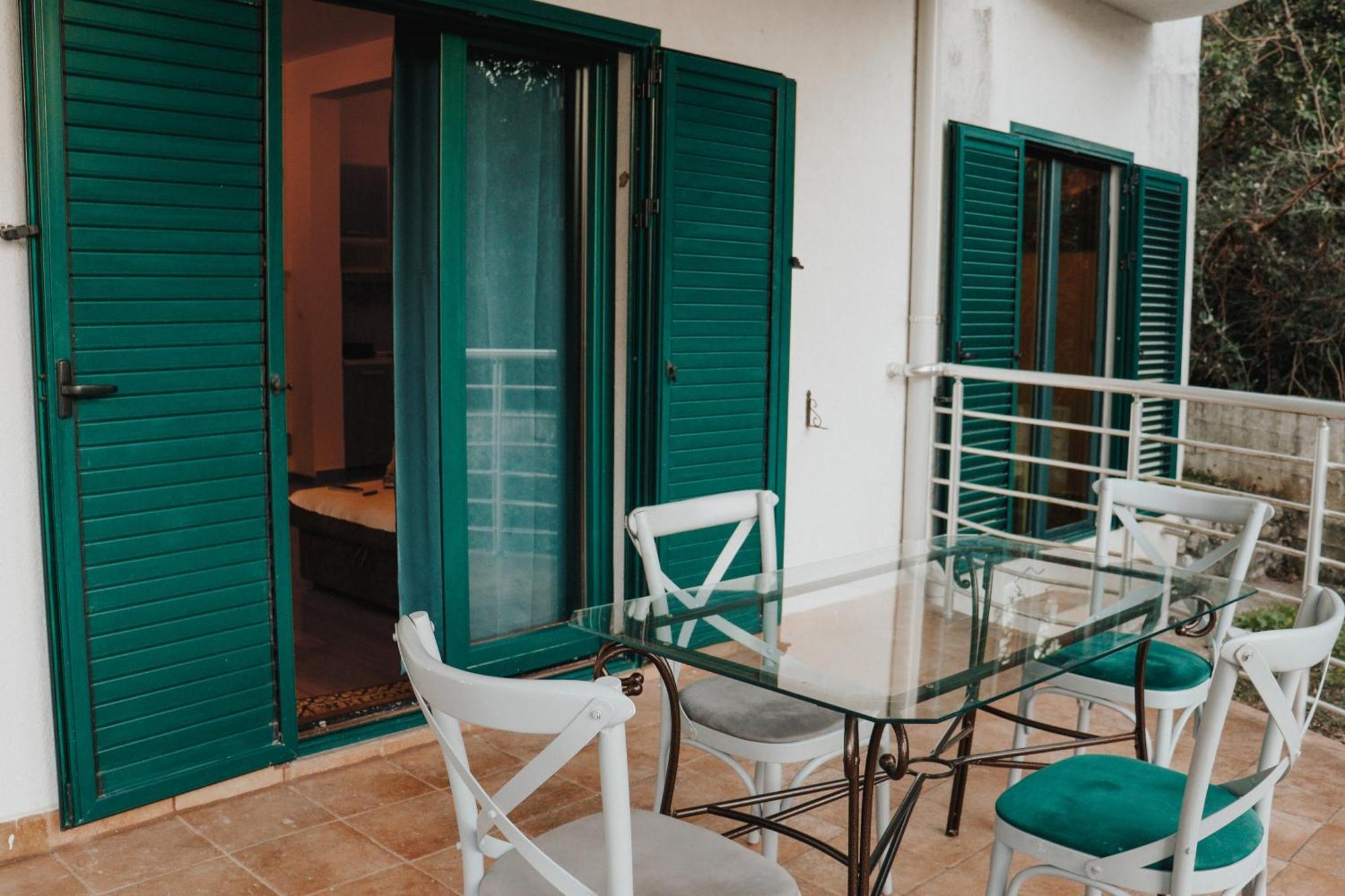 Apartman Mia Risan Esterno foto