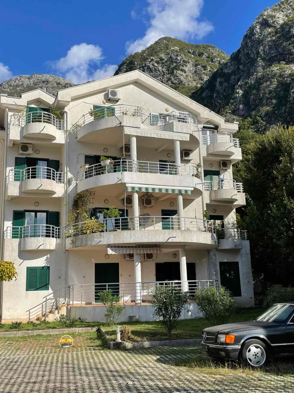 Apartman Mia Risan Esterno foto