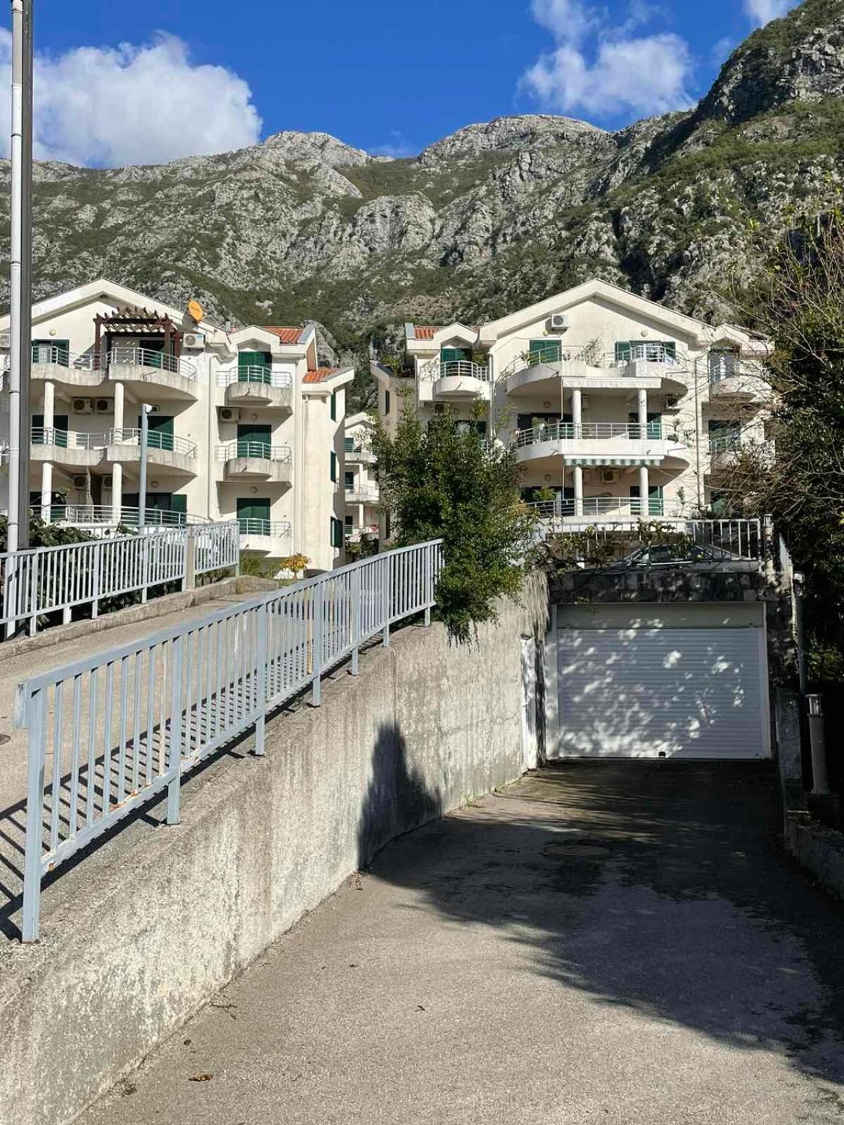 Apartman Mia Risan Esterno foto